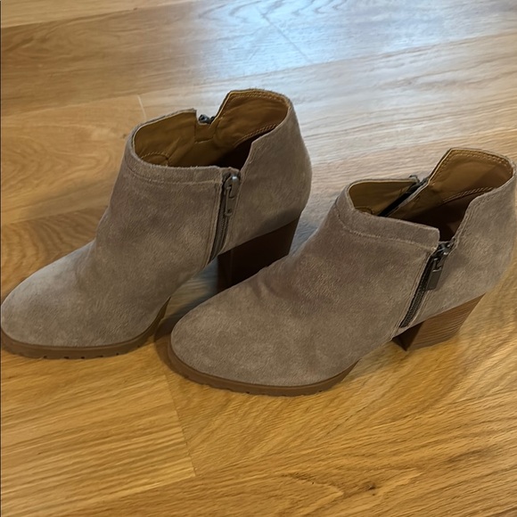Stylish Tan Ankle Boots for Women - Picture 1 of 5